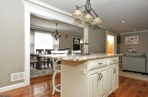 84 Morris Ave, West Milford Lakes NJ  07480-1121 exterior