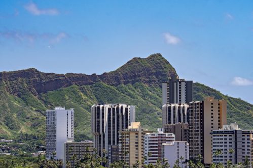 2439 Kapiolani Blvd, Honolulu HI  96826-4659 exterior