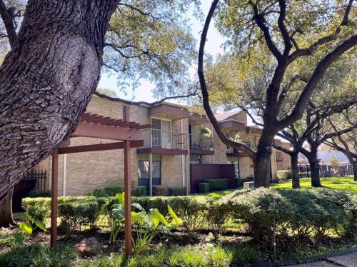 5916 Birchbrook Dr, Dallas TX  75206-4559 exterior