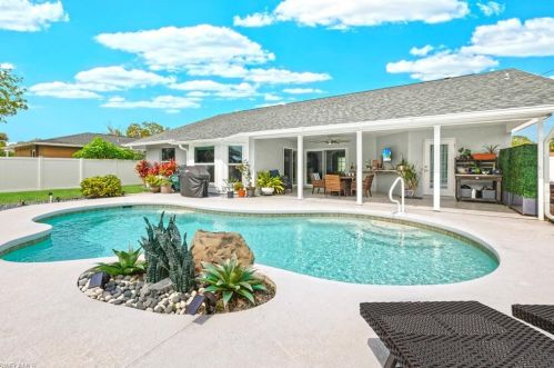 124 Willowick Dr, Naples FL 34110-1361 exterior