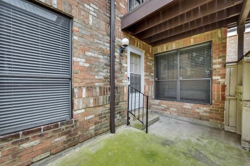 6036 Birchbrook Dr, Dallas TX  75206-4498 exterior