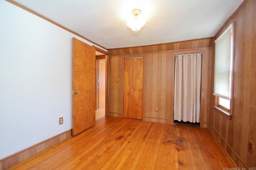 111 Spg St, Windsor Locks CT 06096-2208 exterior