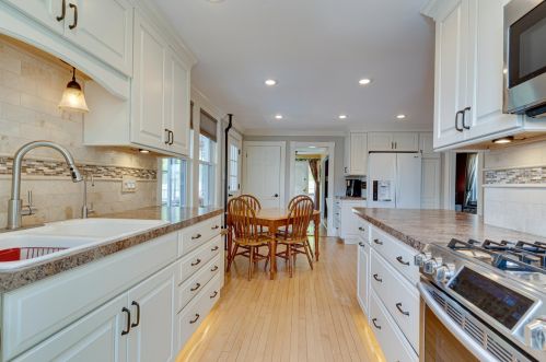 45 Oak St, Dover NH 03820-2845 exterior