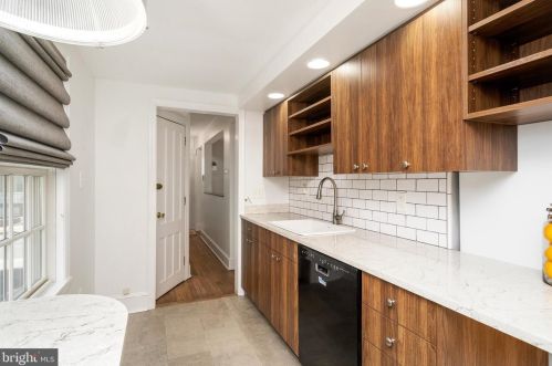 28 Chestnut St, Princeton NJ 08542-3806 exterior