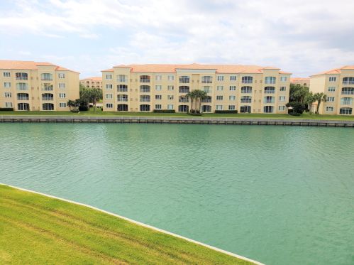 8 Harbour Isle Dr, Fort Pierce, FL 34949-2750