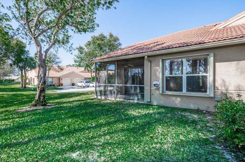 8602 Logia Cir, Boynton Beach FL 33472-7112 exterior