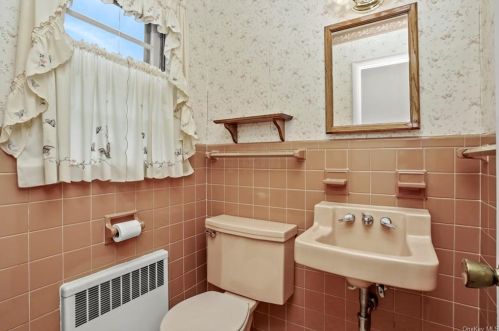 104 Devoe Rd, Chappaqua NY  10514-3616 exterior