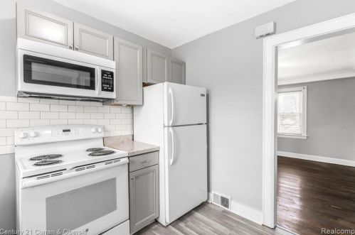 17213 Wood St, Melvindale MI 48122-2200 exterior