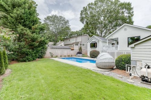 239 Midvale Dr, Atlanta GA  30342-3326 exterior