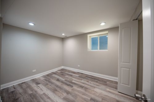 7616 Luella Ave, Chicago IL 60649-4108 exterior