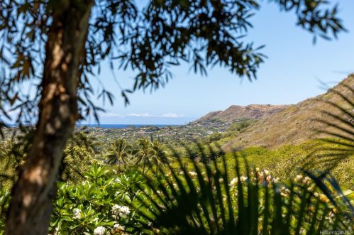 1533 Kalaniwai Pl, Honolulu HI 96821-1211 exterior