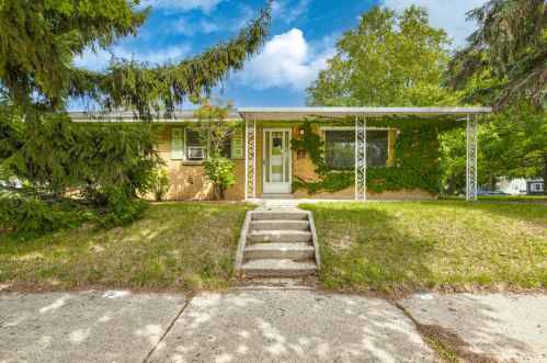 3868 68th St, Milwaukee, WI 53216-2010