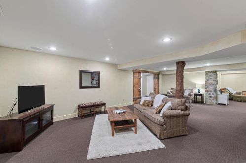 2332 Divot Dr, Saint Louis MO 63131-3240 exterior