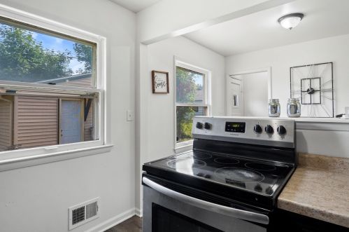 4912 78, Milwaukee WI 53223-5625 exterior