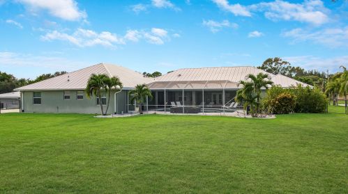 4904 Palmetto Dr, Fort Pierce FL 34982-3222 exterior