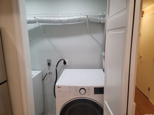 329 9th St, Babylon NY  11704-3730 exterior