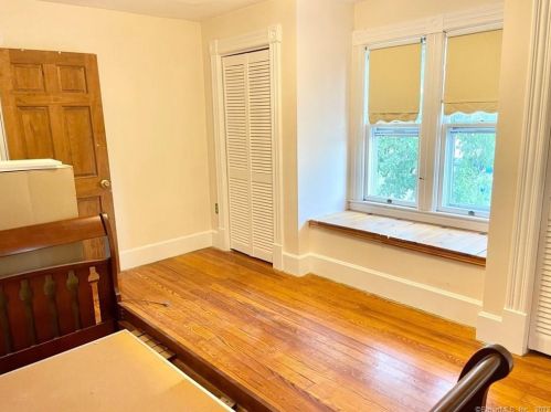 5 Franklin St, Enfield CT 06082-3608 exterior