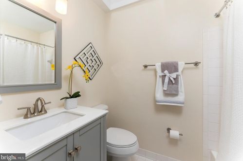 7726 Laurel Leaf Dr, Rockville MD 20854-1768 exterior