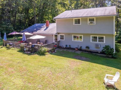 128 Deforest Rd, Wilton CT 06897-1910 exterior