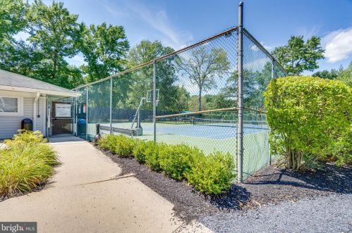 17 Aspen Ct, Trenton NJ  08619-4602 exterior