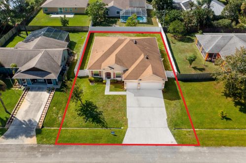 1322 Nancy Ln, Fort Pierce FL  34983-3122 exterior