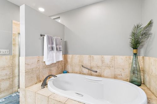 2147 Shakespeare Ave, Chicago IL 60647-3217 exterior