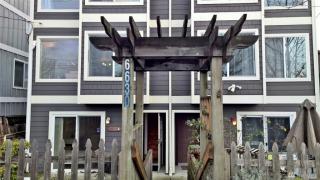 6630 Corson Ave, Seattle WA  98108-3446 exterior