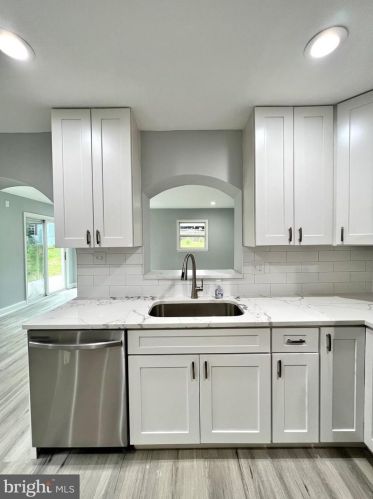 5910 Brookview Dr, Alexandria VA 22310-1819 exterior