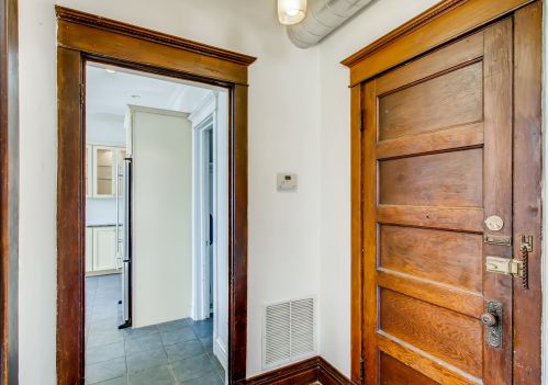 904 Schubert Ave, Chicago, IL 60614-1422