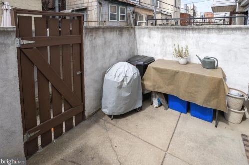 202 Daly St, Philadelphia PA 19148-3329 exterior