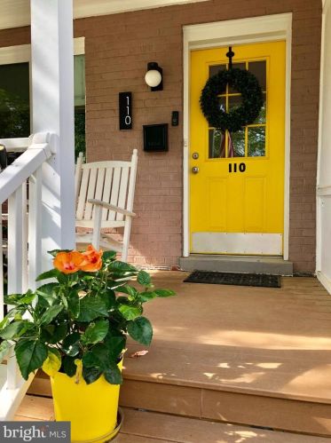 110 Lynhaven Dr, Alexandria, VA 22305-3105