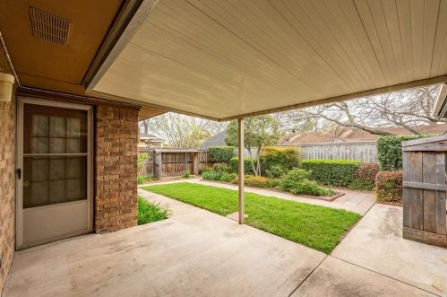 1528 Parma Ct, Irving TX 75060-3742 exterior