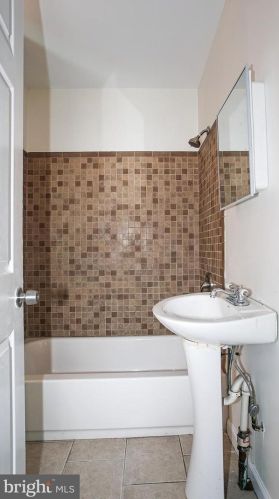 6215 Market St, Philadelphia PA 19139-2923 exterior