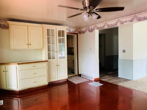 402 Broadway St, Three Rivers MI  49093-1828 exterior