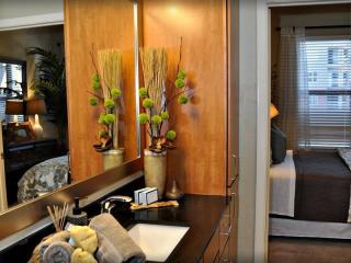 5455 Richmond Ave, Houston TX  77056-6613 exterior