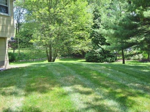 18 Connecticut Ct, Valley Cottage NY exterior