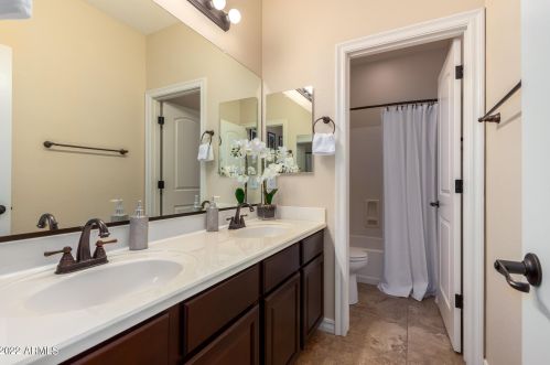 654 Bartlett Way, Chandler AZ  85248-5088 exterior