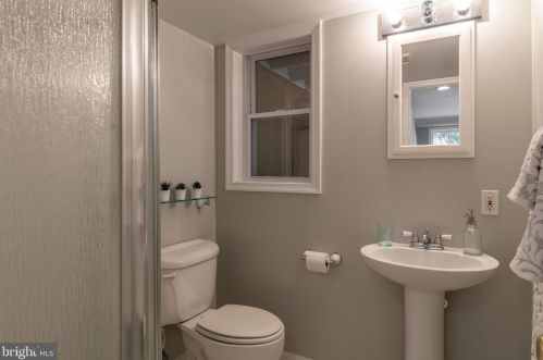 5 Maple St, Alexandria VA 22301-2603 exterior