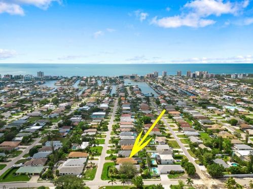 589 104th Ave, Naples, FL 34108-3226