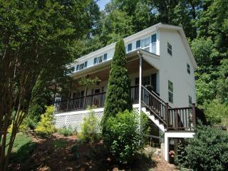 415 Canonero Dr, Fairview, NC 28730-9771