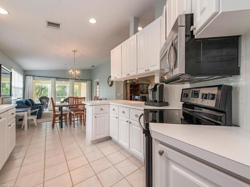 5552 Islandwalk Cir, Naples FL 34119-1613 exterior