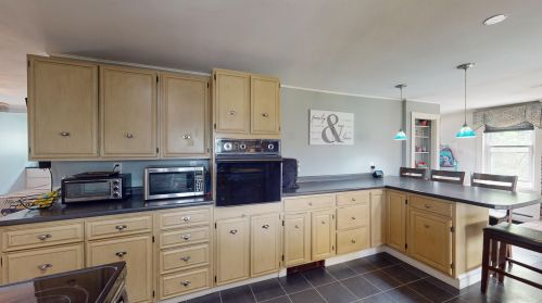 171 Village St, Concord NH 03303-4520 exterior