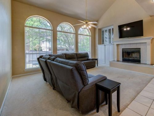 4933 China Gdn Dr, Austin TX 78730-3577 exterior