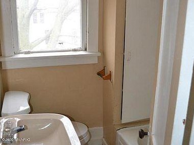 264 Merrill Ave, Meskegon MI 49441-2010 exterior