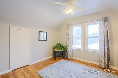 1042 Northlawn St, Grand Rapids MI 49505-3717 exterior