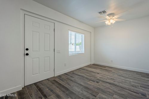 5039 18 Ave, Phoenix AZ 85015-6121 exterior