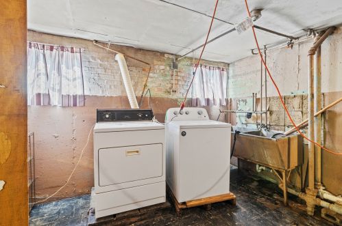 7733 Hamilton Ave, Chicago IL 60618-3917 exterior