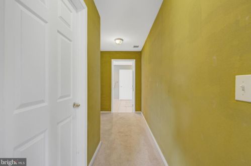 5 Cobblestone Ct, Columbus NJ 08022-1969 exterior