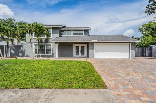 8201 Kirkwood Dr, Tampa FL  33634-2238 exterior