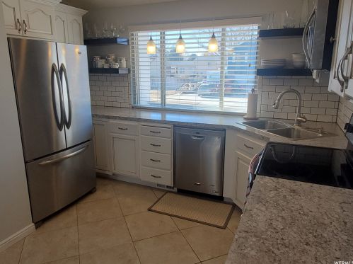 8211 1520, Taylorsville UT 84084-2420 exterior